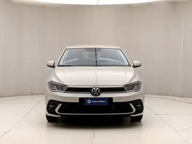 Volkswagen Polo view 2