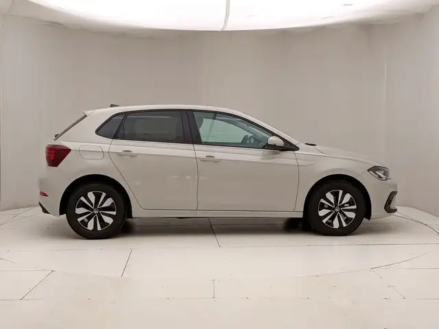 Volkswagen Polo view 3