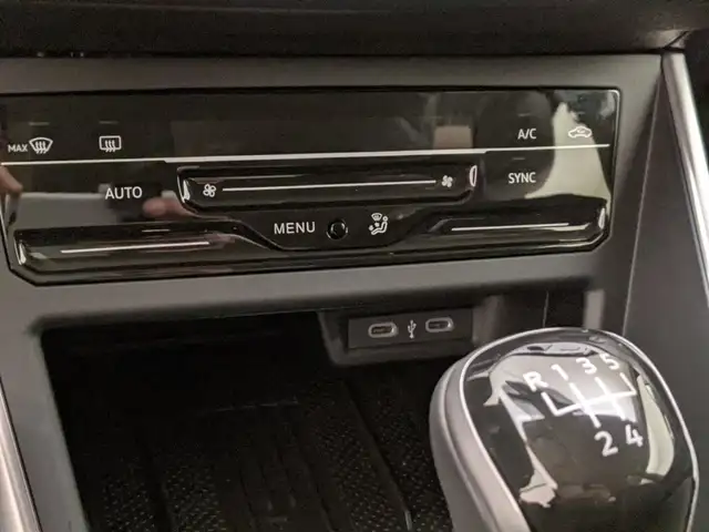 Volkswagen Polo view 10