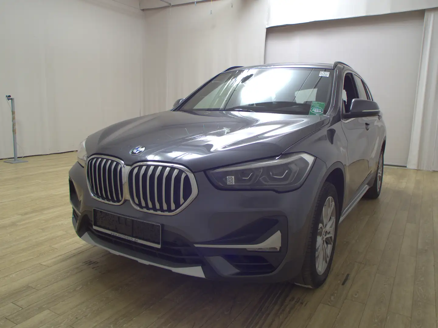 BMW X1 sDrive 20i  xLine ACC HUD Navi Pano LED HiFi Grey - 2