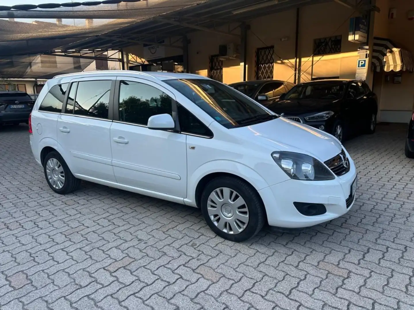 Opel Zafira 1.6 16V ecoM 150CV Turbo One 7 POSTI Weiß - 2