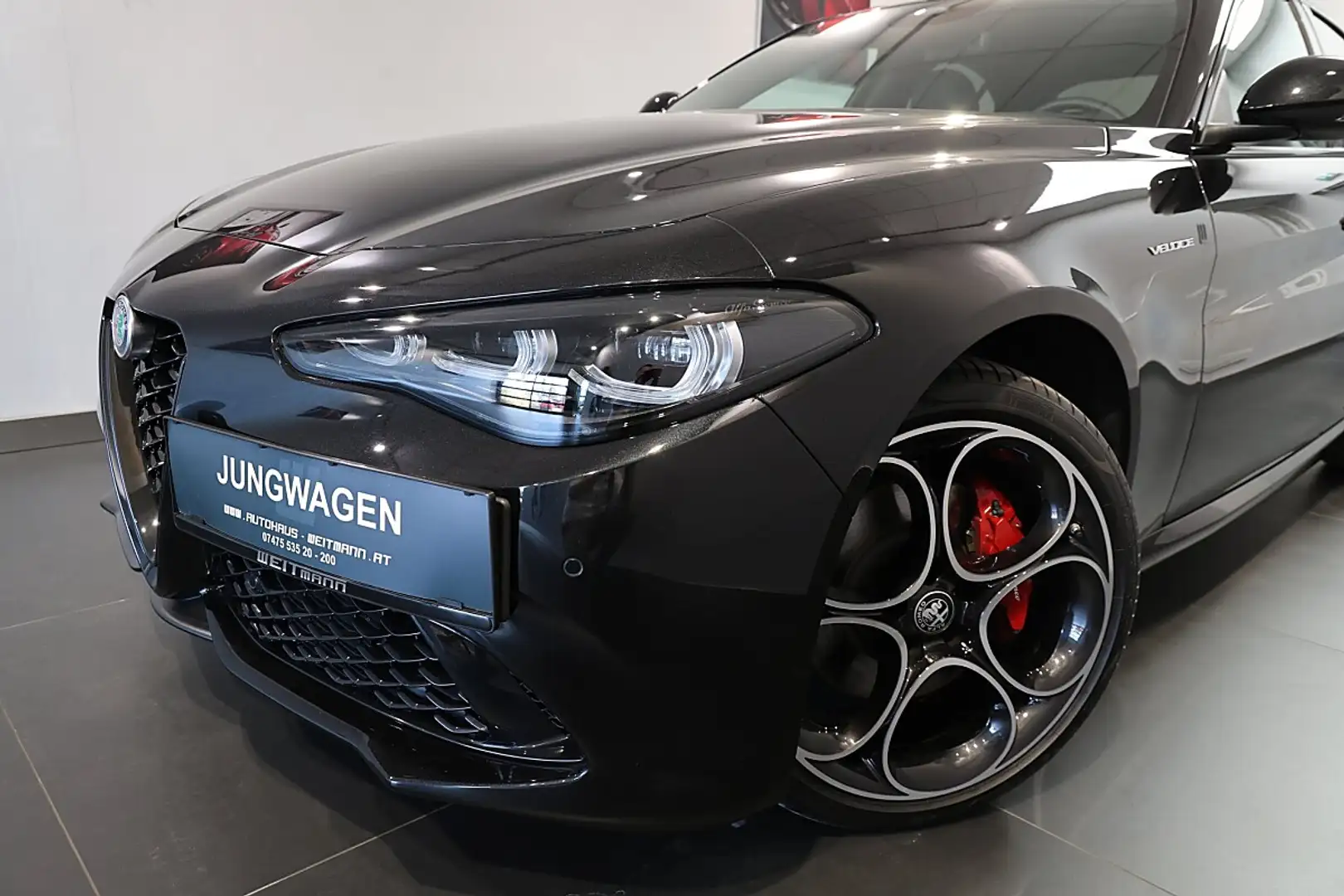 Alfa Romeo Giulia 2.0 16V 280 AT8 Q4 VELOCE Schwarz - 2