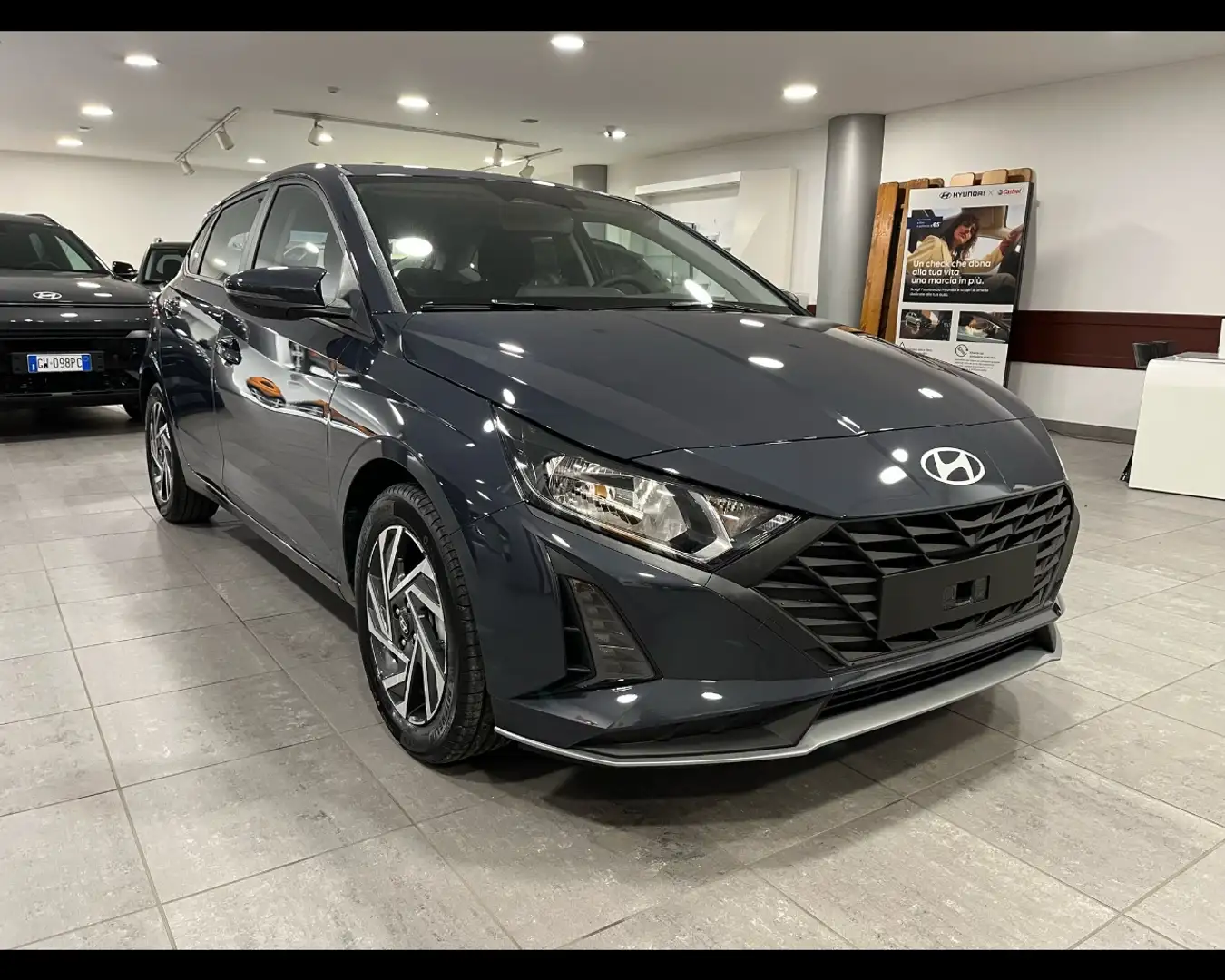 Hyundai i20 PE MY25 1.2 MT TECHLINE CON ROTTAMAZIONE Grigio - 1