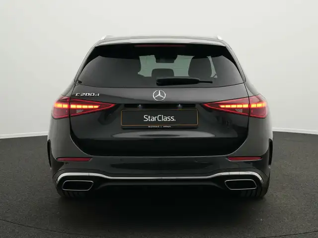 Mercedes-Benz C-Class view 4