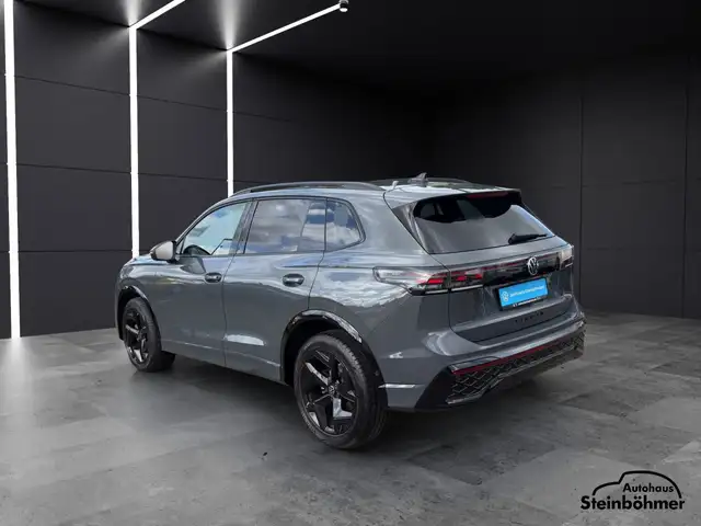 Volkswagen Tiguan view 4