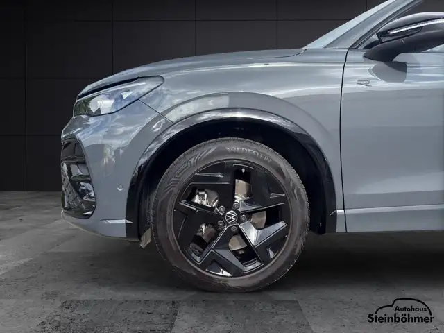 Volkswagen Tiguan view 13