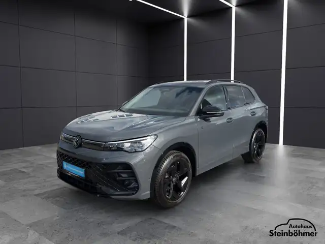Volkswagen Tiguan view 2