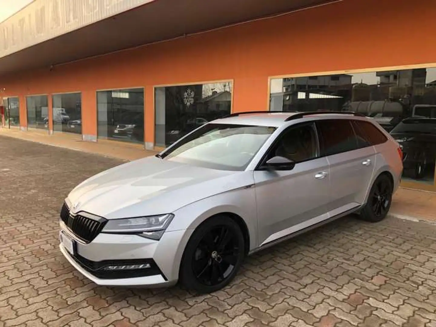 Skoda Superb Wagon 2.0 tdi Sportline 190cv dsg Virtual Telec. Argento - 1