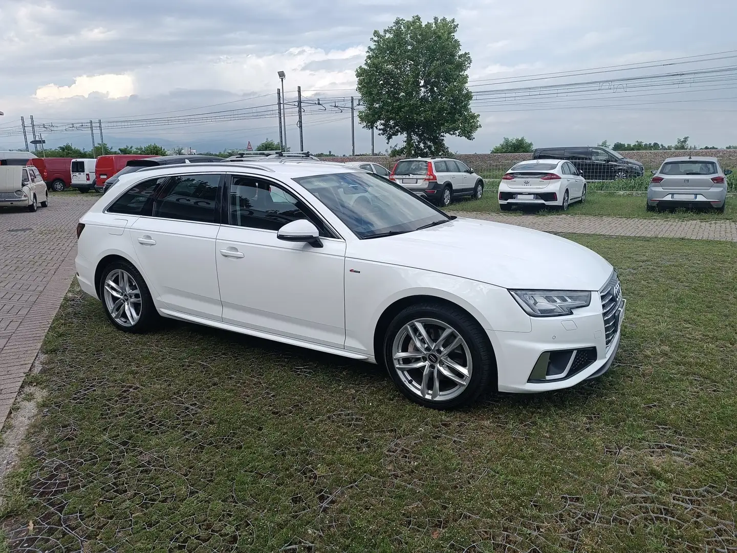 Audi A4 Avant 40 2.0 tdi quattro 190cv s-tronic Bianco - 2