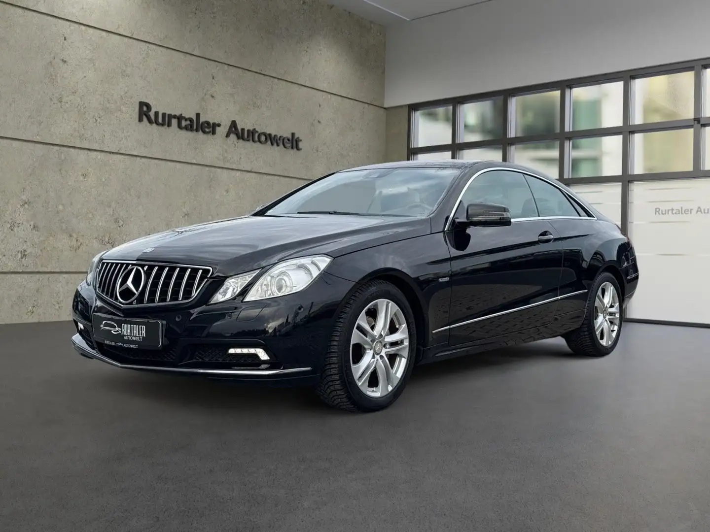Mercedes-Benz E 250 E Coupe E 250 CGI BlueEfficiency *NAVI*PDC Schwarz - 1