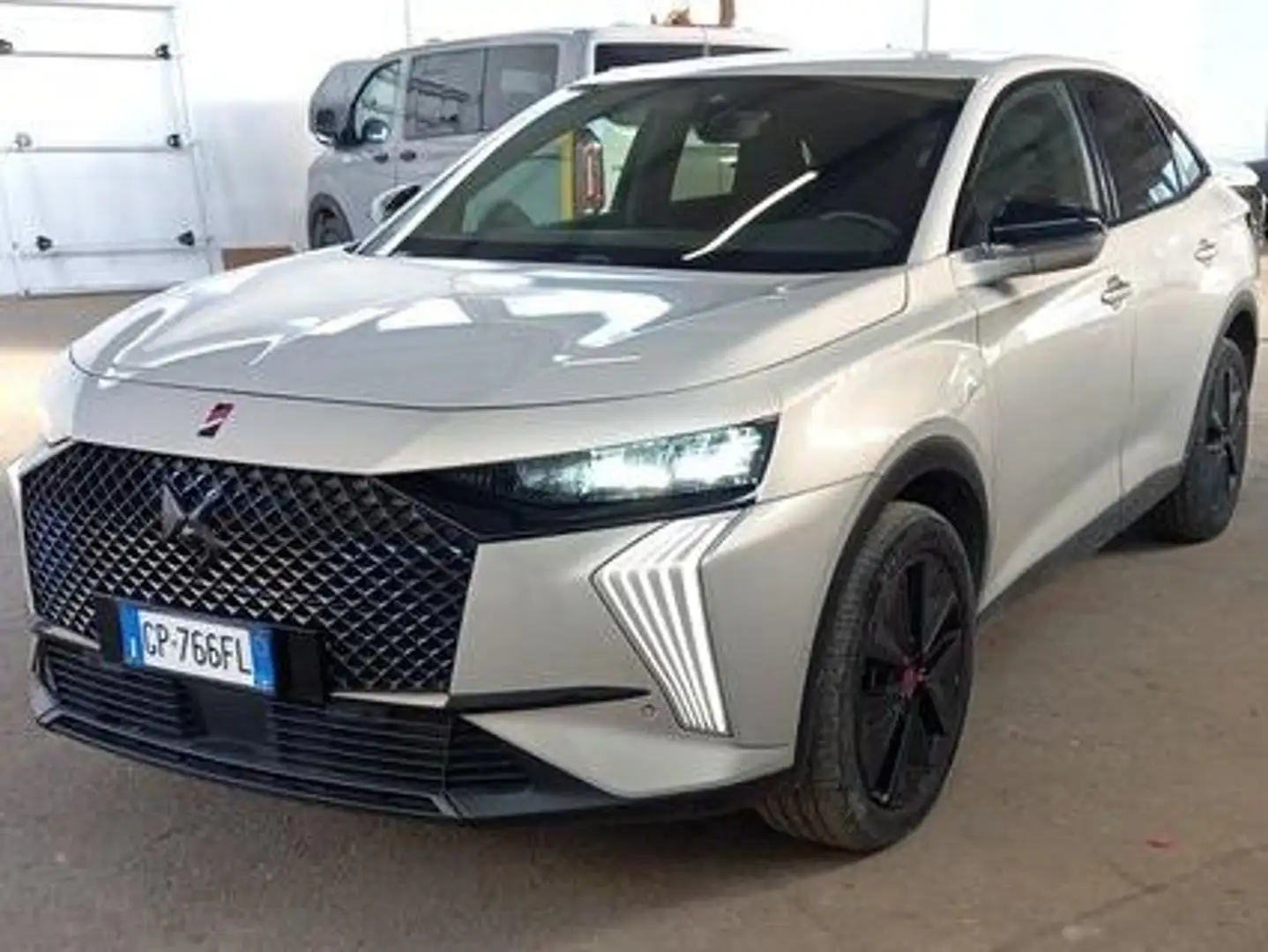 DS Automobiles DS 7 1.5 bluehdi Performance Line 130cv TG: GP766FL Gris - 2