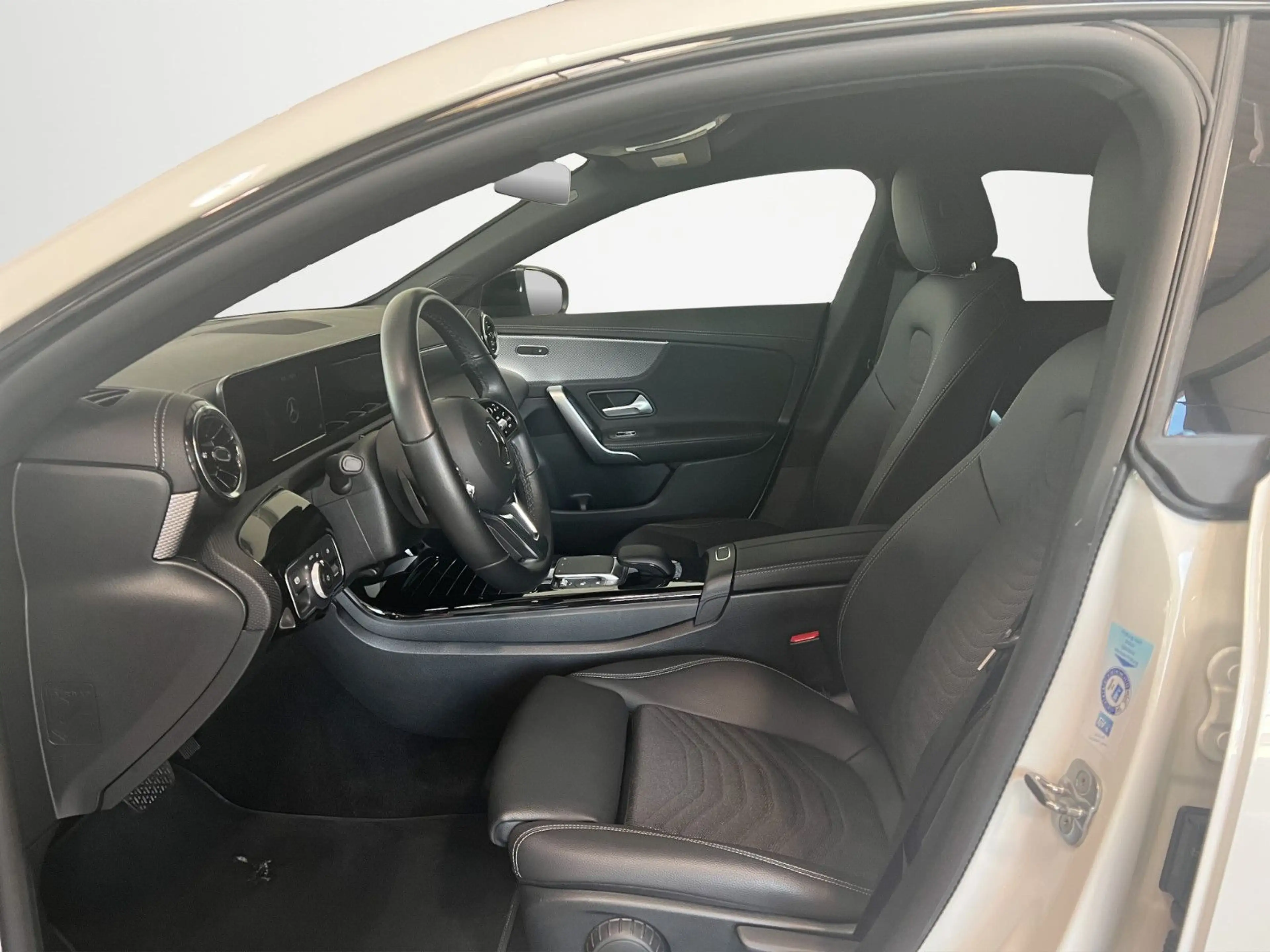 Mercedes-Benz CLA 200 Progressive Night+Kamera — photo 8