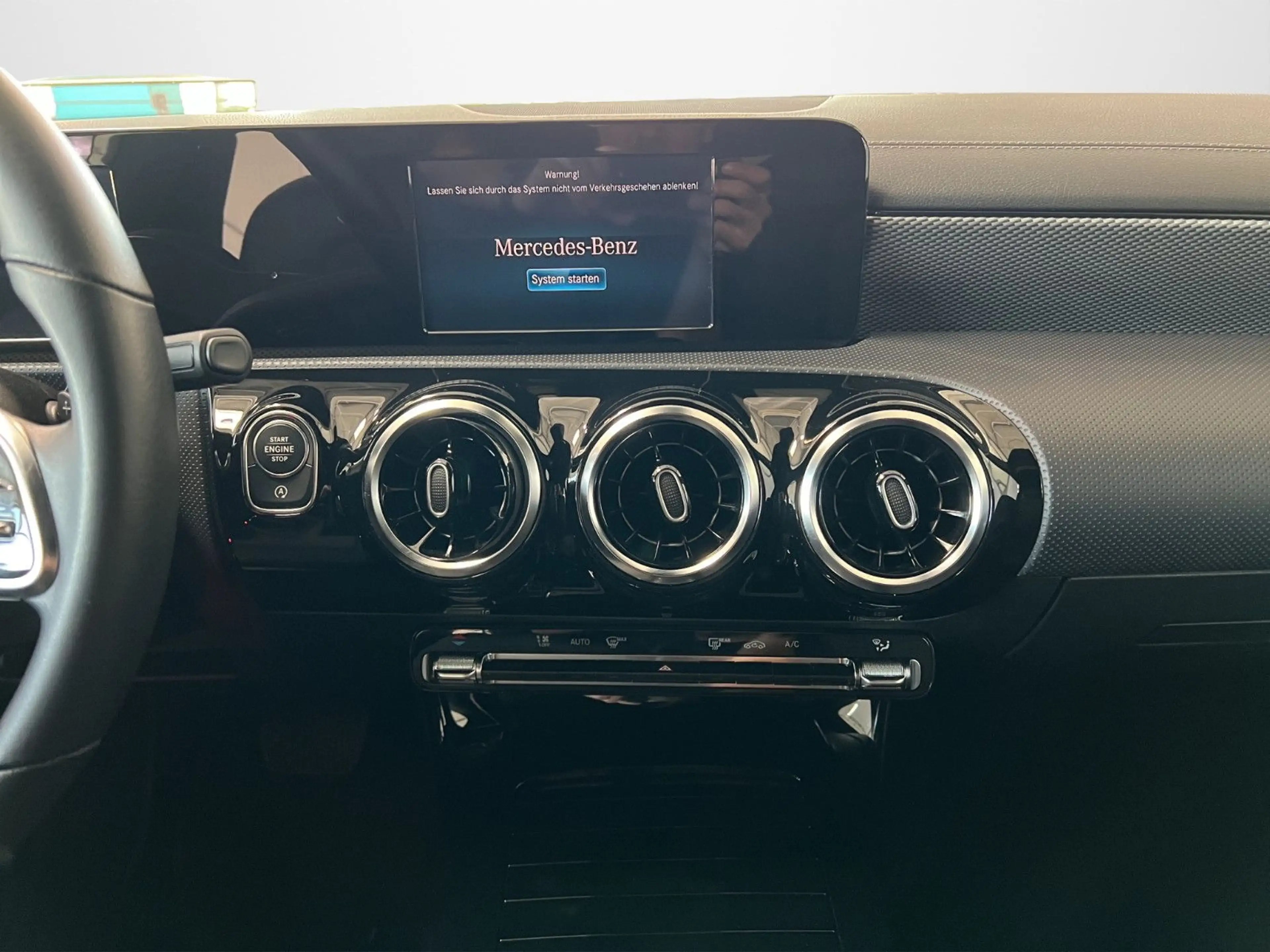 Mercedes-Benz CLA 200 Progressive Night+Kamera — photo 13