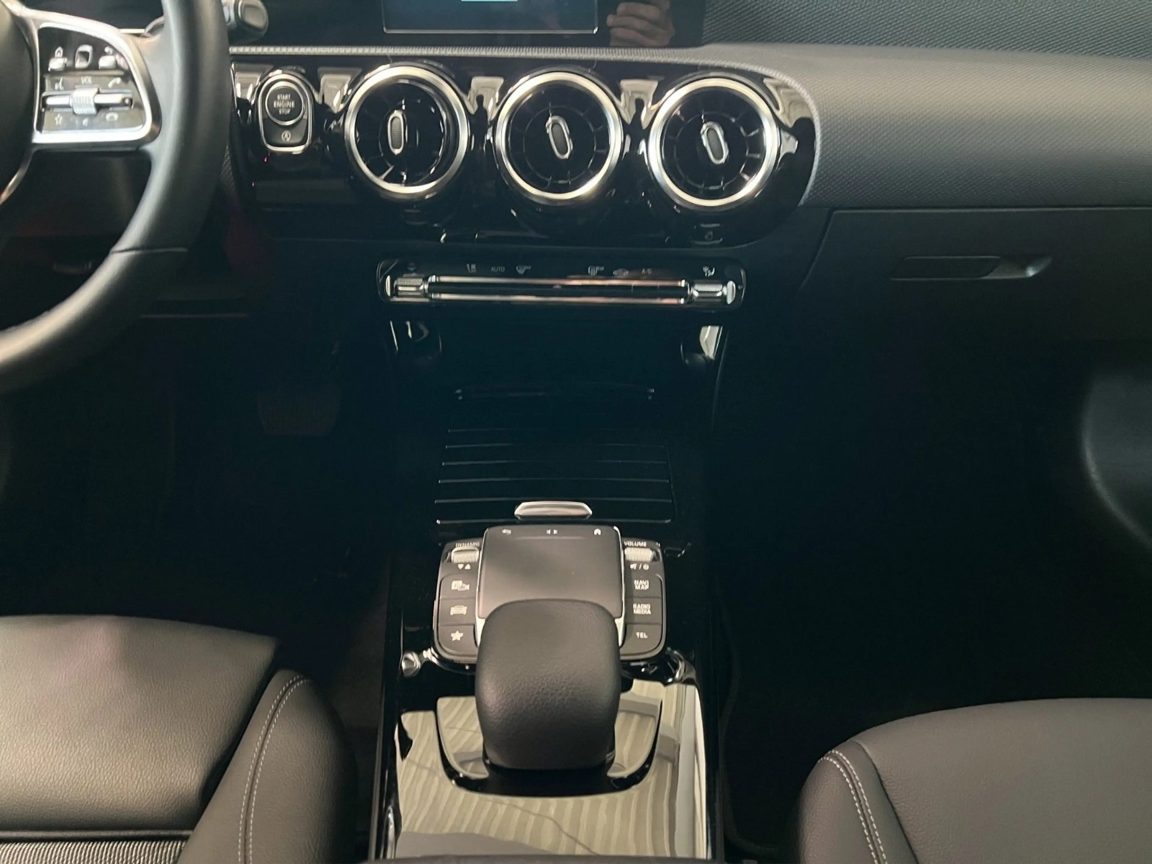 Mercedes-Benz CLA 200 Progressive Night+Kamera — photo 12