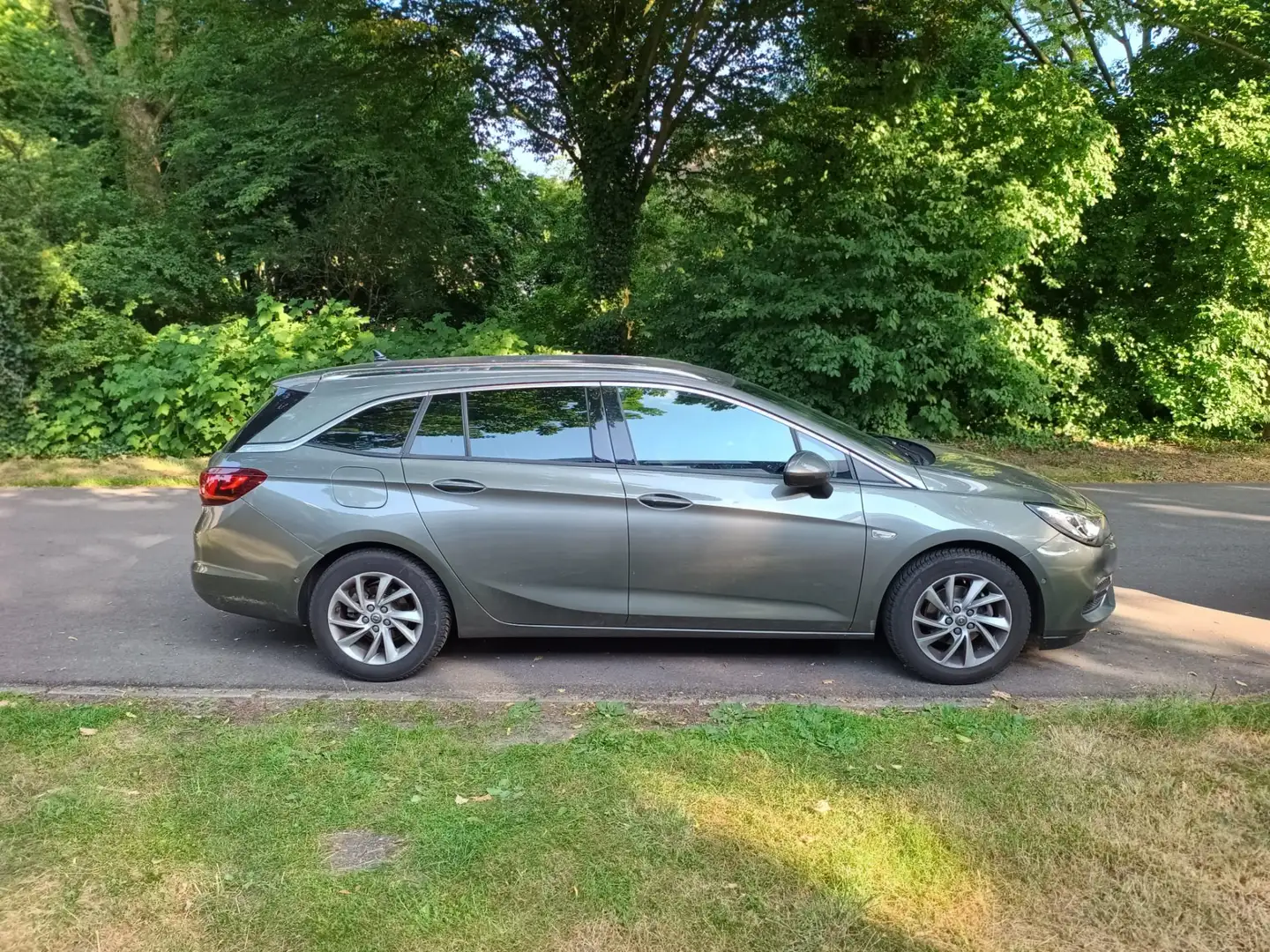 Opel Astra Sports Tourer 1.2 Elegance, ORGINEEL NEDERLANDSE A Gris - 2
