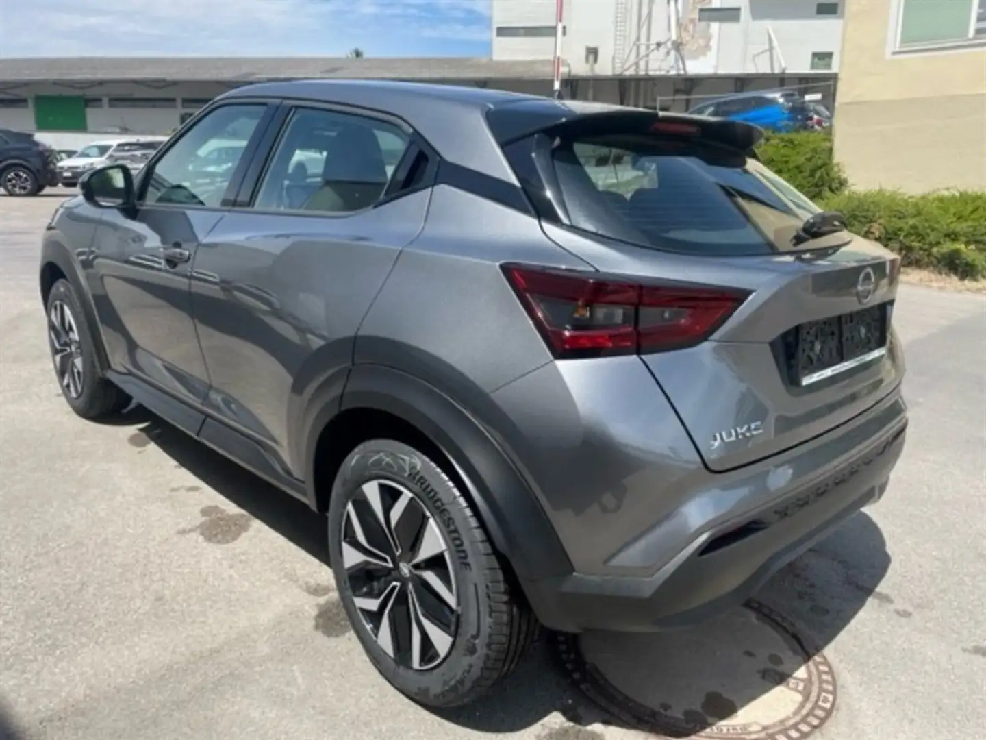 Nissan Juke 1.0 DIG-T 114PS 6MT Acenta Komfort NC Gris - 2