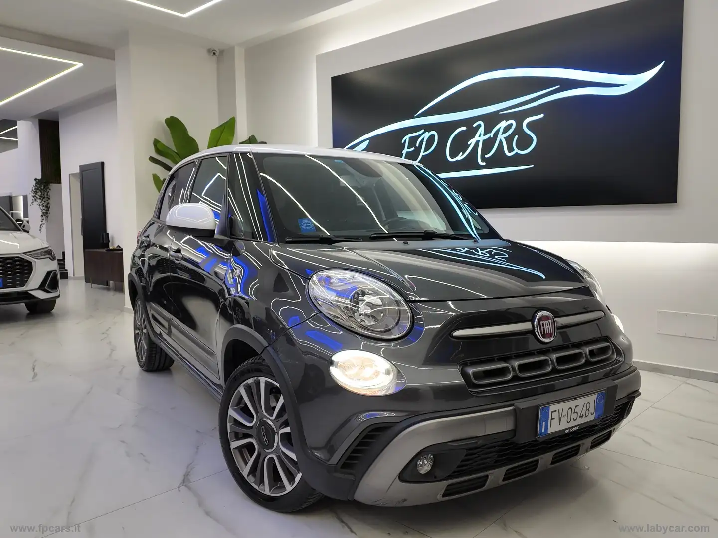 Fiat 500L 1.6 MJT 120 CV Cross Grijs - 1