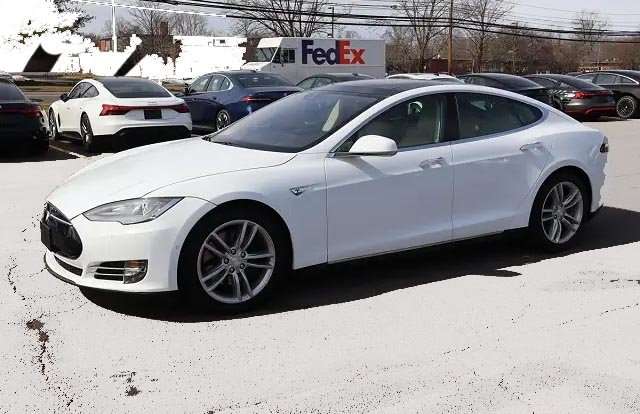 2014 Tesla Model S alt 3