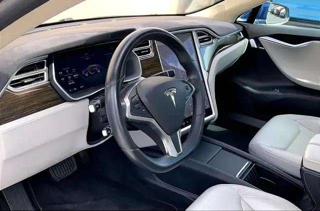 2014 Tesla Model S alt 2