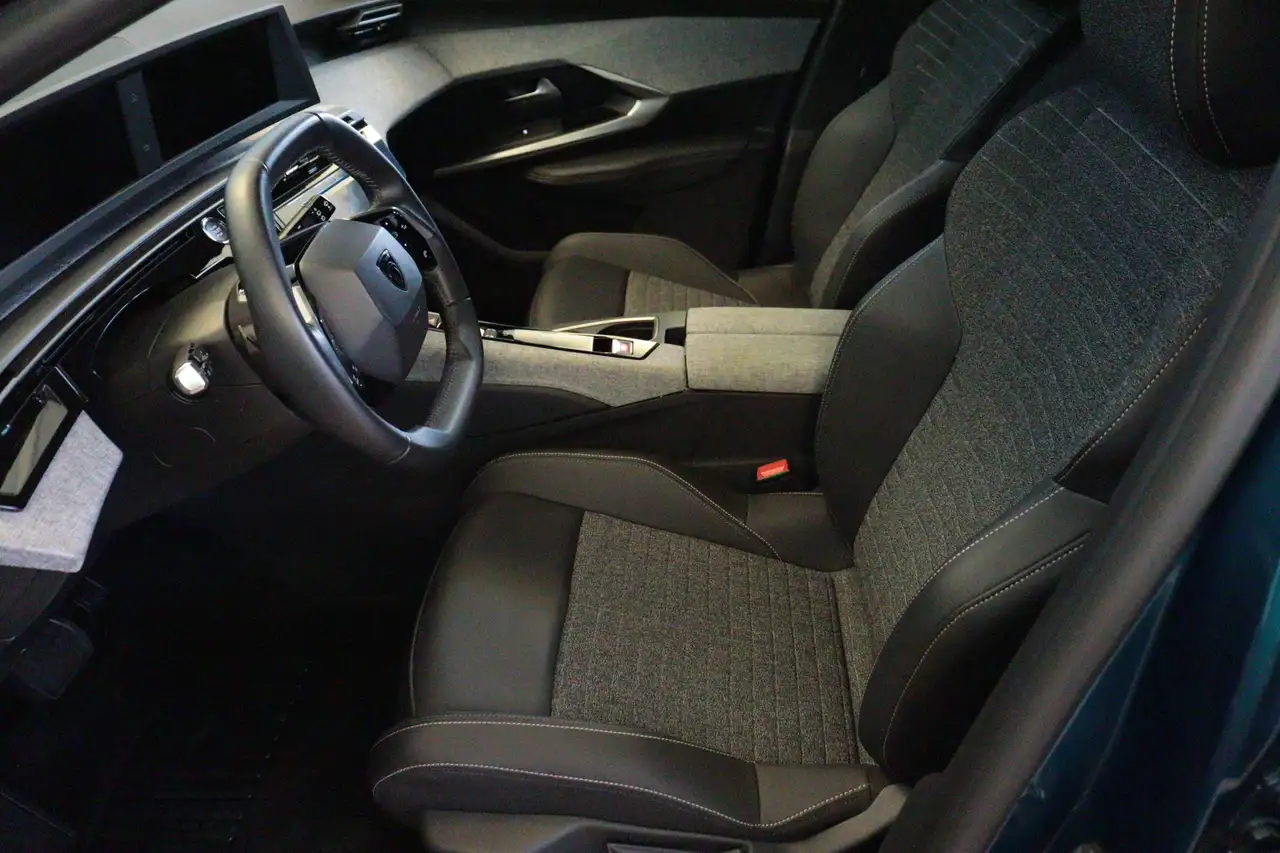 Peugeot 5008 1.2 Hybrid 145 Allure Automaat | 7 PERS | APPCONNE 5