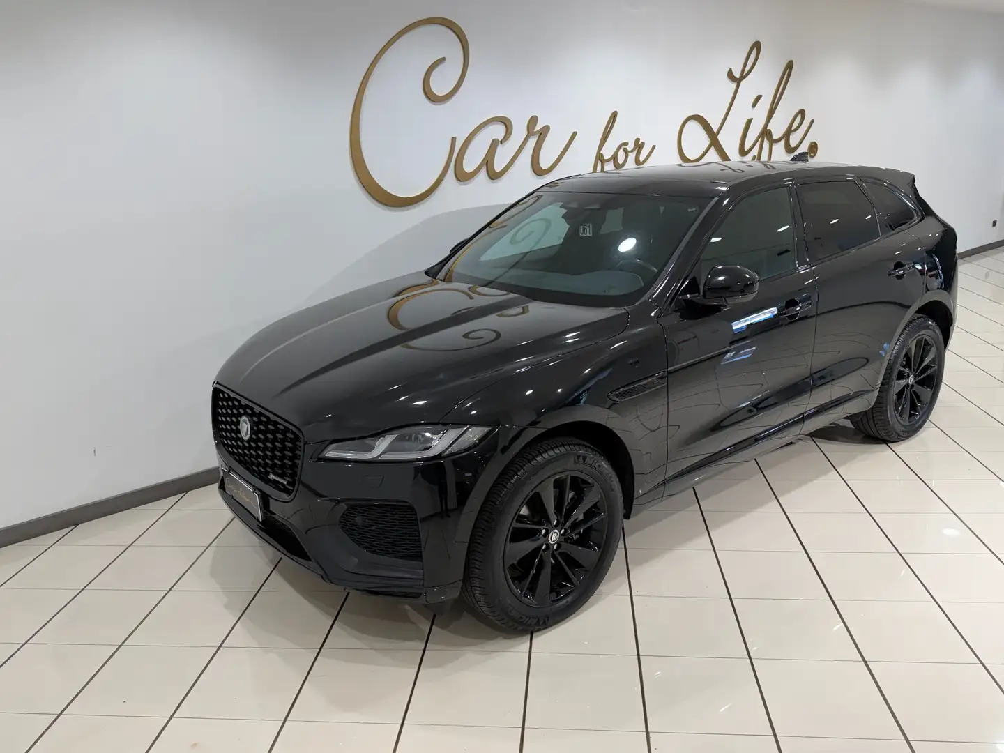 Jaguar F-Pace 2.0d i4 mhev R-Dynamic Black awd 204cv auto Noir - 1