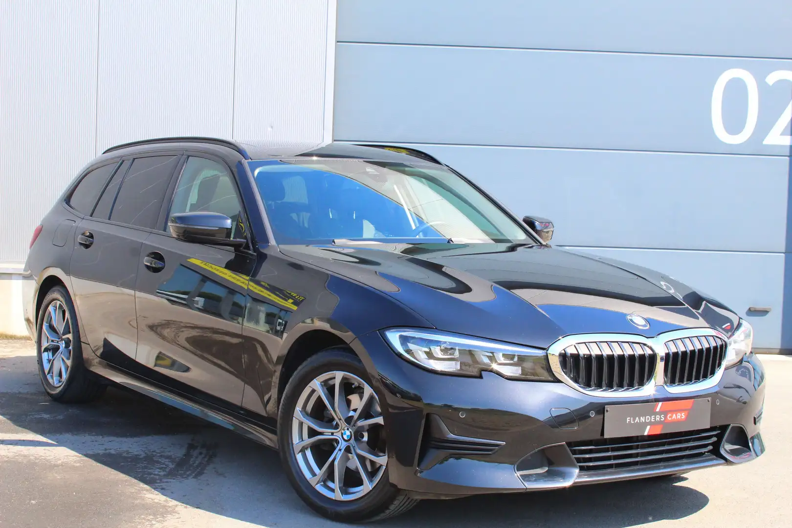 BMW 318 Touring iA * GPS * LED * PANO * CAM * SPORT * Noir - 1