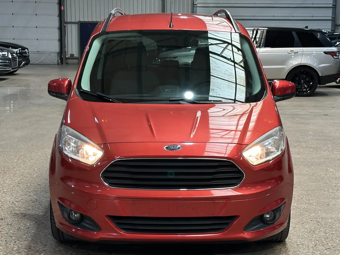Ford Tourneo Courier 1.5 TDCi Titanium Piros - 2