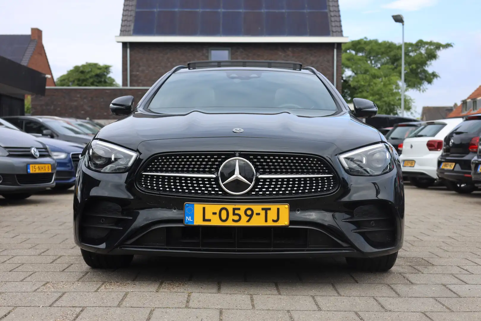 Mercedes-Benz E 300 Estate AMG LINE | PANO | BURMESTER | TREKHAAK Zwart - 2