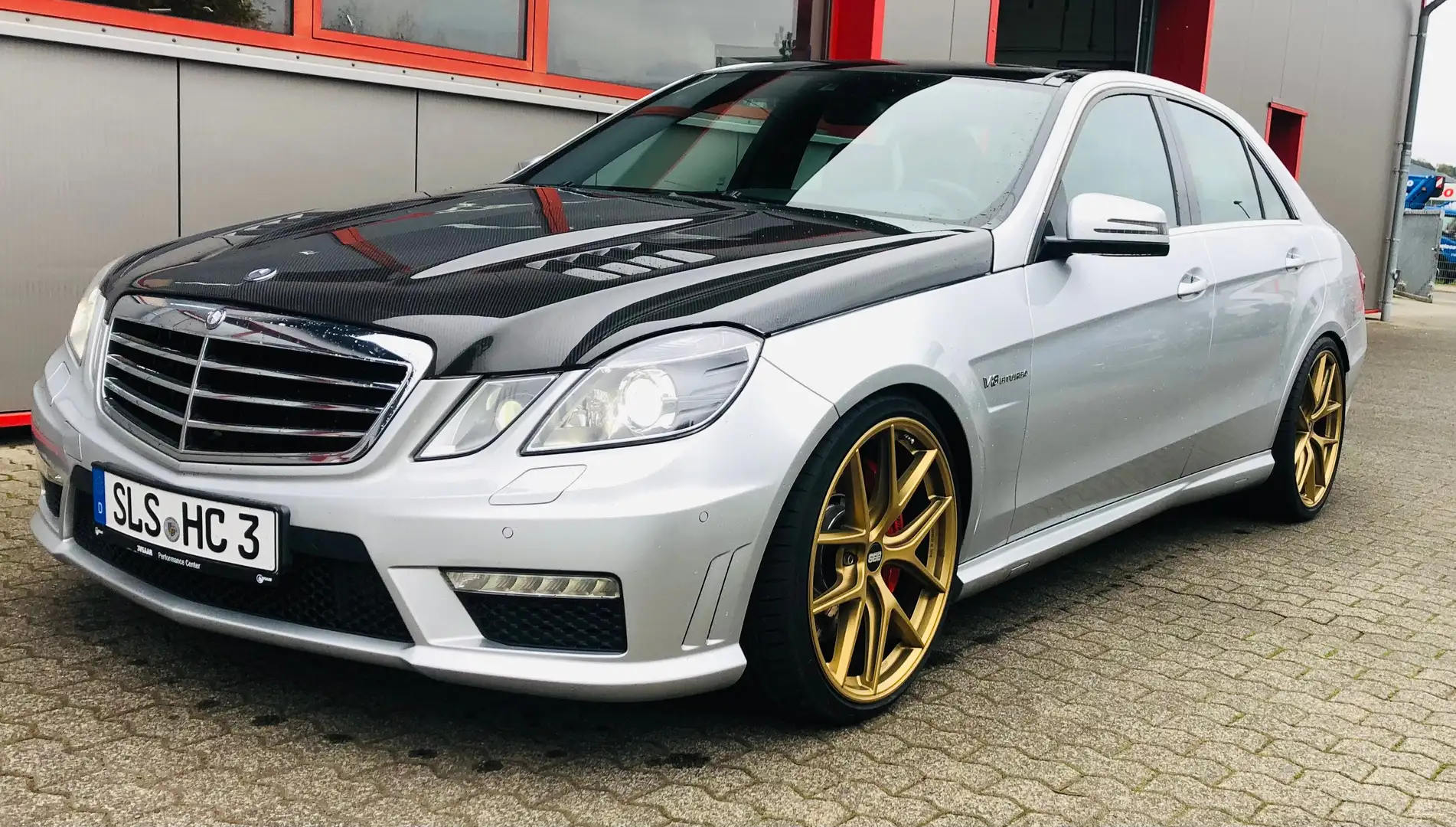 Mercedes-Benz E 63 AMG E-Klasse Speedshift MCT Performance Package Silber - 1
