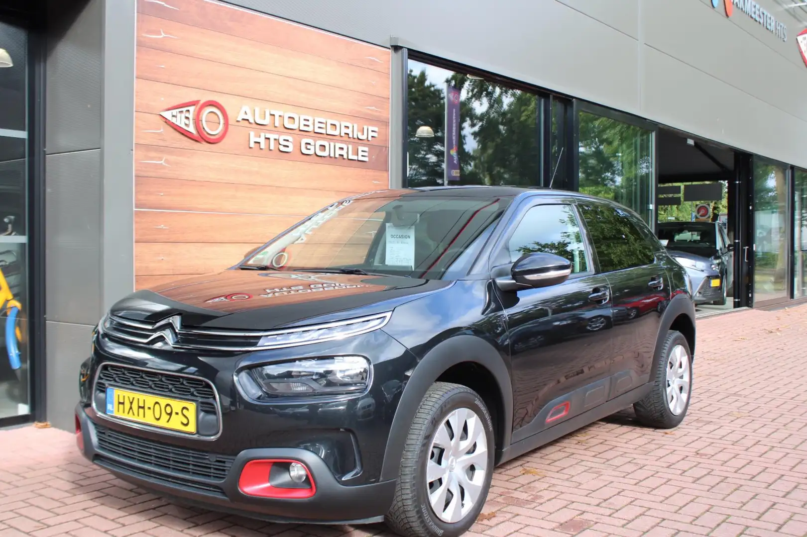 Citroen C4 Cactus 1.2 PureTech Feel Zwart - 1
