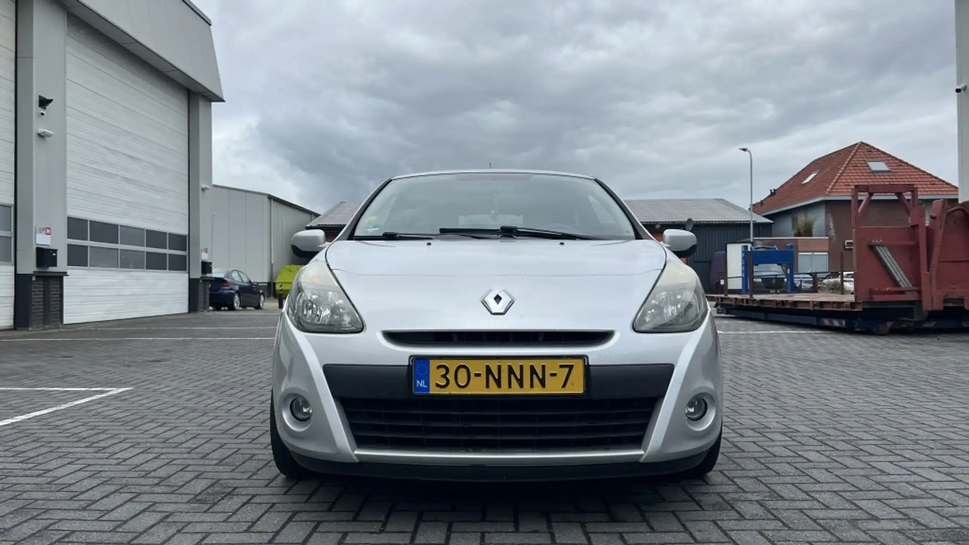 Renault Clio 1.2 Authentique Grijs - 2