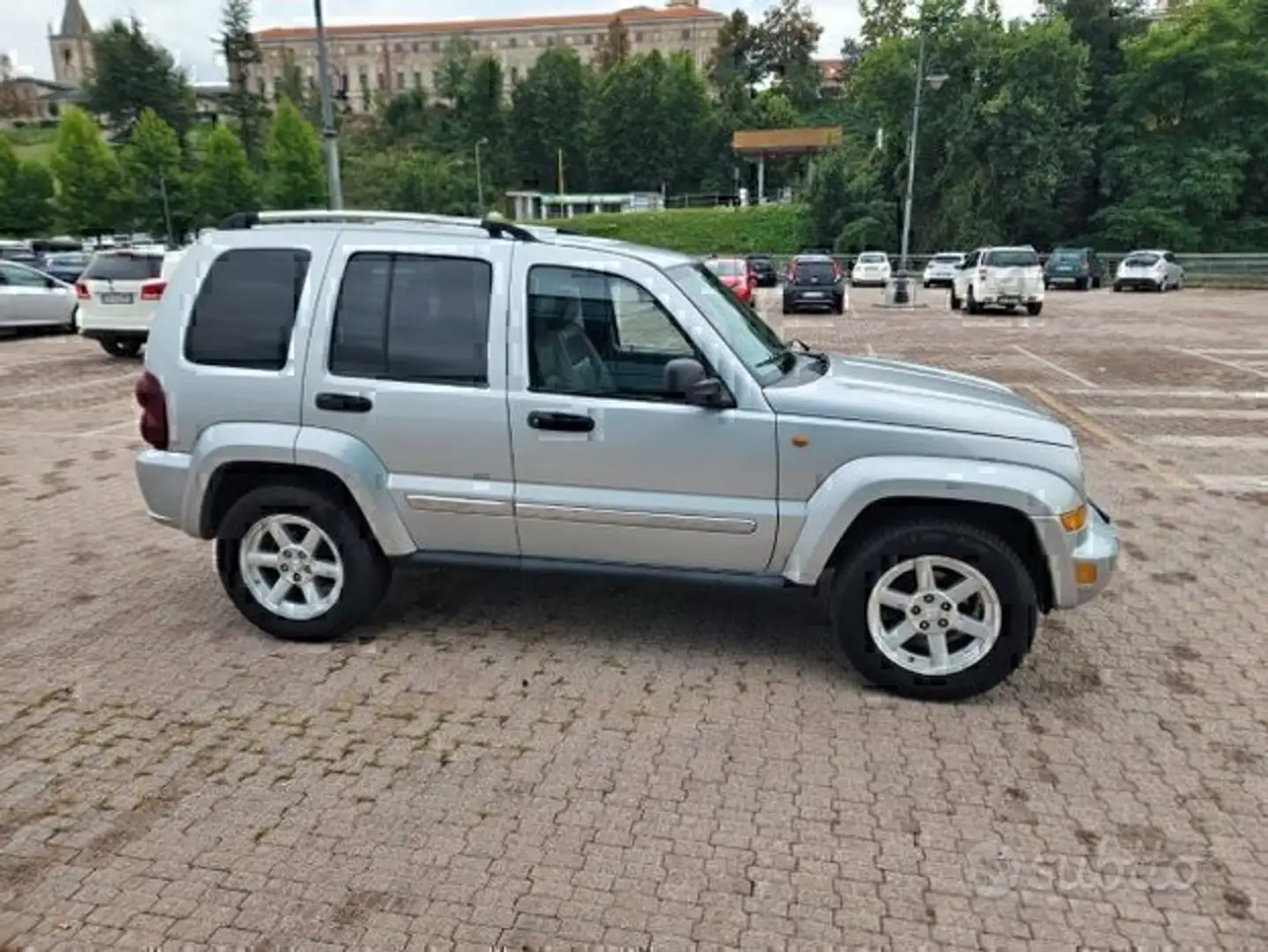 Jeep Cherokee VALUTIAMO USATO/SCAMBIO Grijs - 1