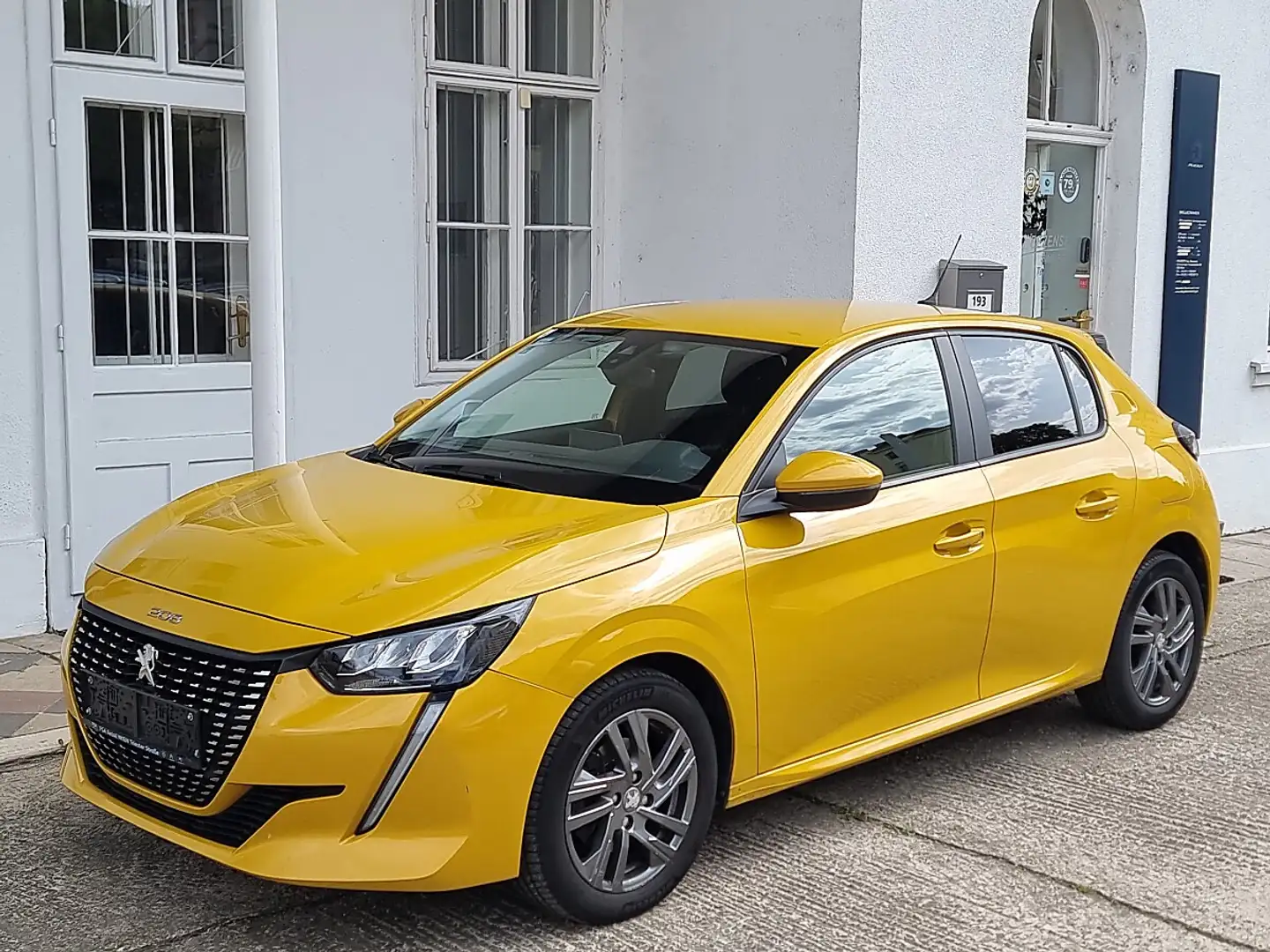 Peugeot 208 Active Pack PureTech 100 S&S Gelb - 1