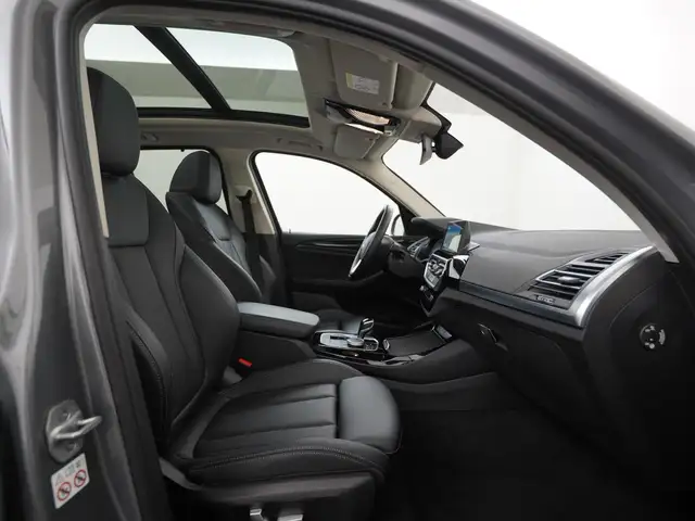 BMW X3 view 3