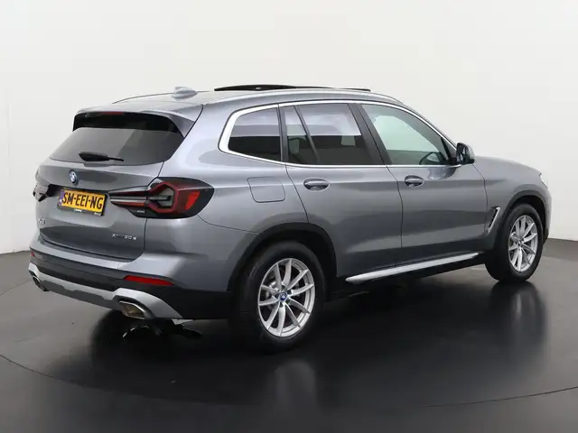 BMW X3 view 4