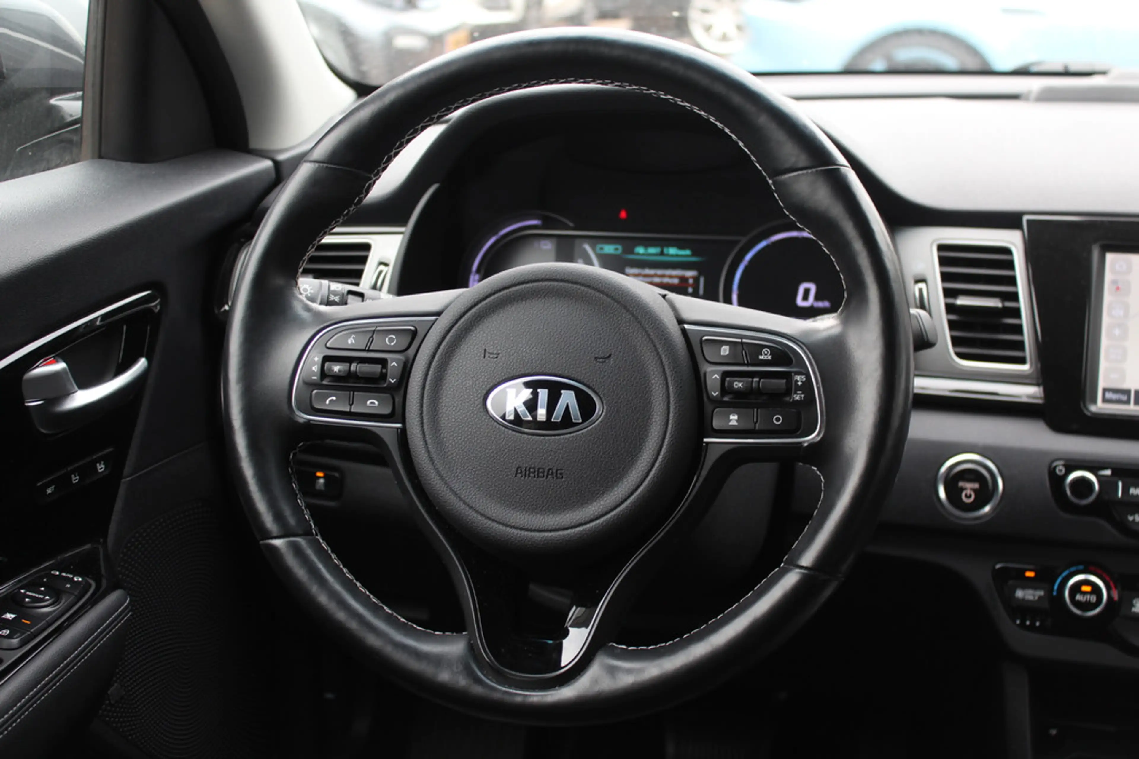 Kia e-Niro ExecutiveLine 64 kWh / Camera / Leder / Keyless / — photo 19