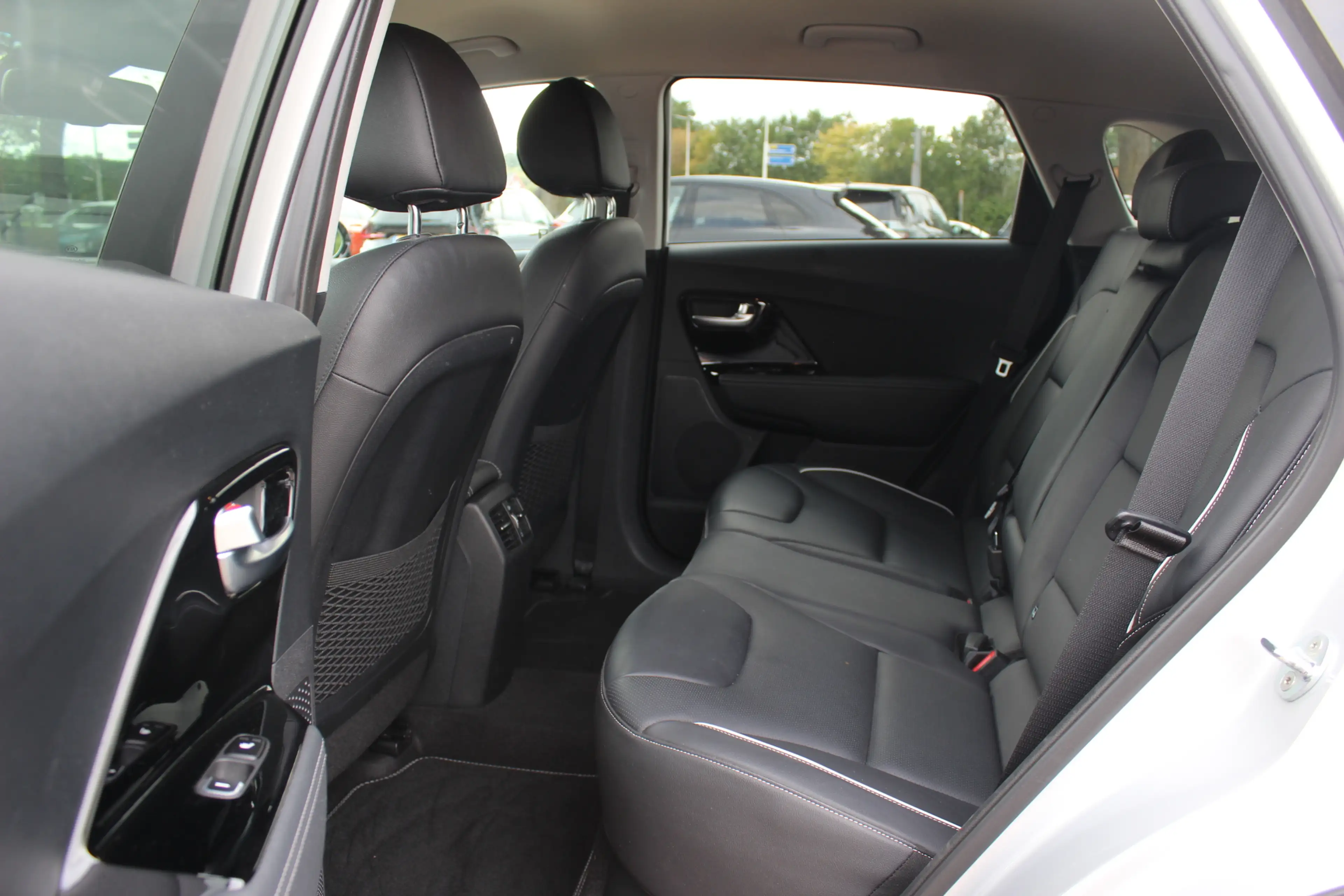 Kia e-Niro ExecutiveLine 64 kWh / Camera / Leder / Keyless / — photo 13