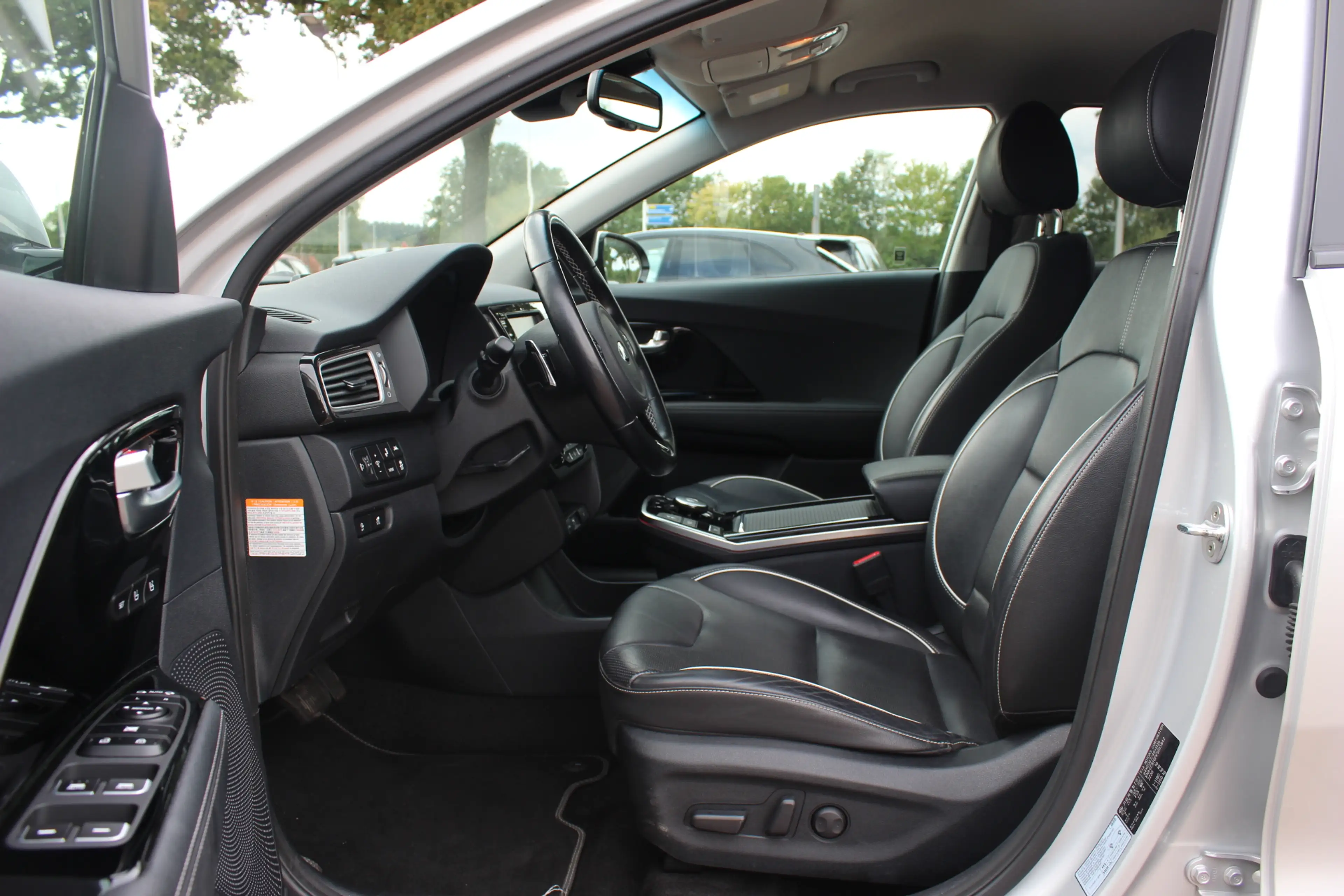 Kia e-Niro ExecutiveLine 64 kWh / Camera / Leder / Keyless / — photo 11