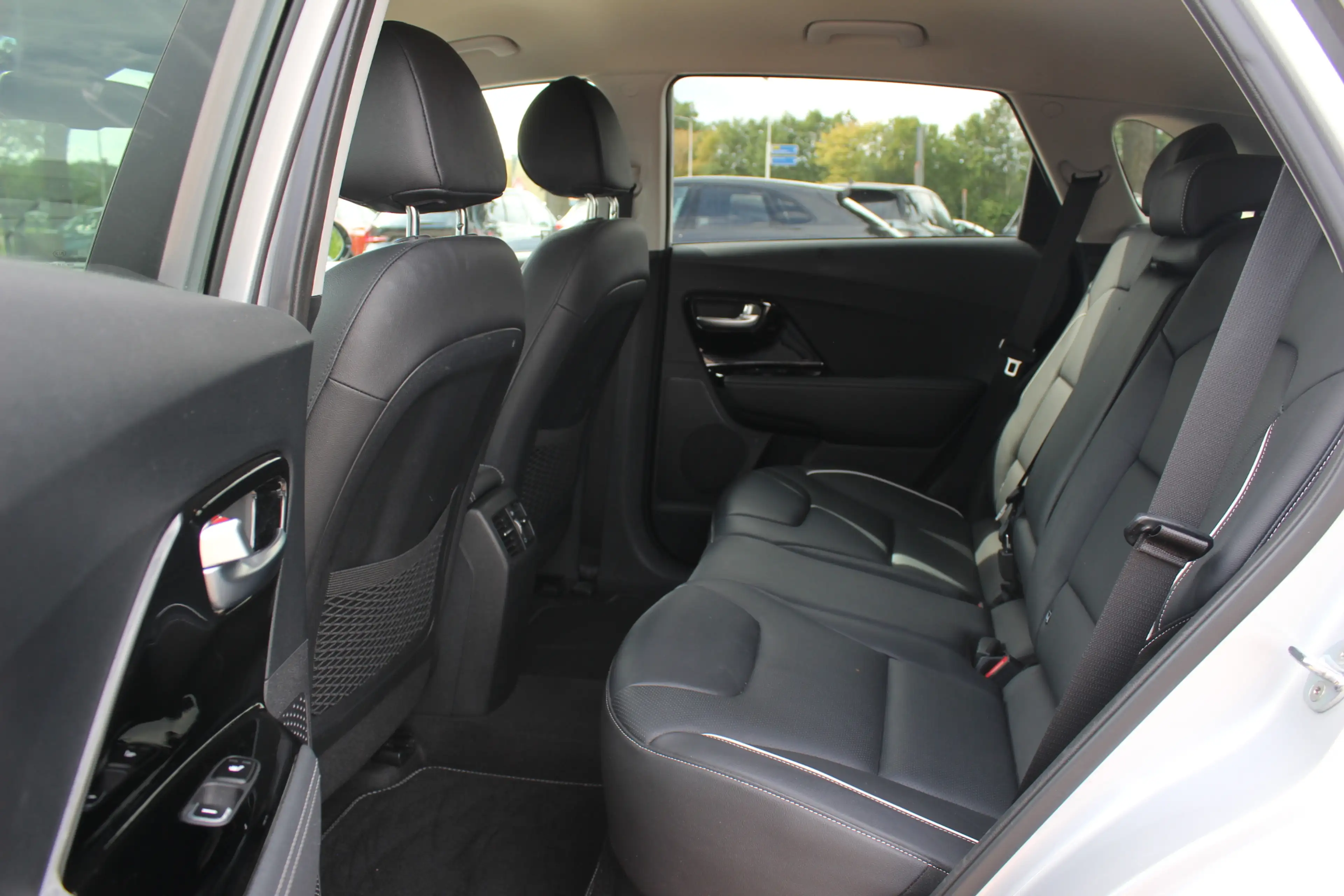 Kia e-Niro ExecutiveLine 64 kWh / Camera / Leder / Keyless / — photo 12