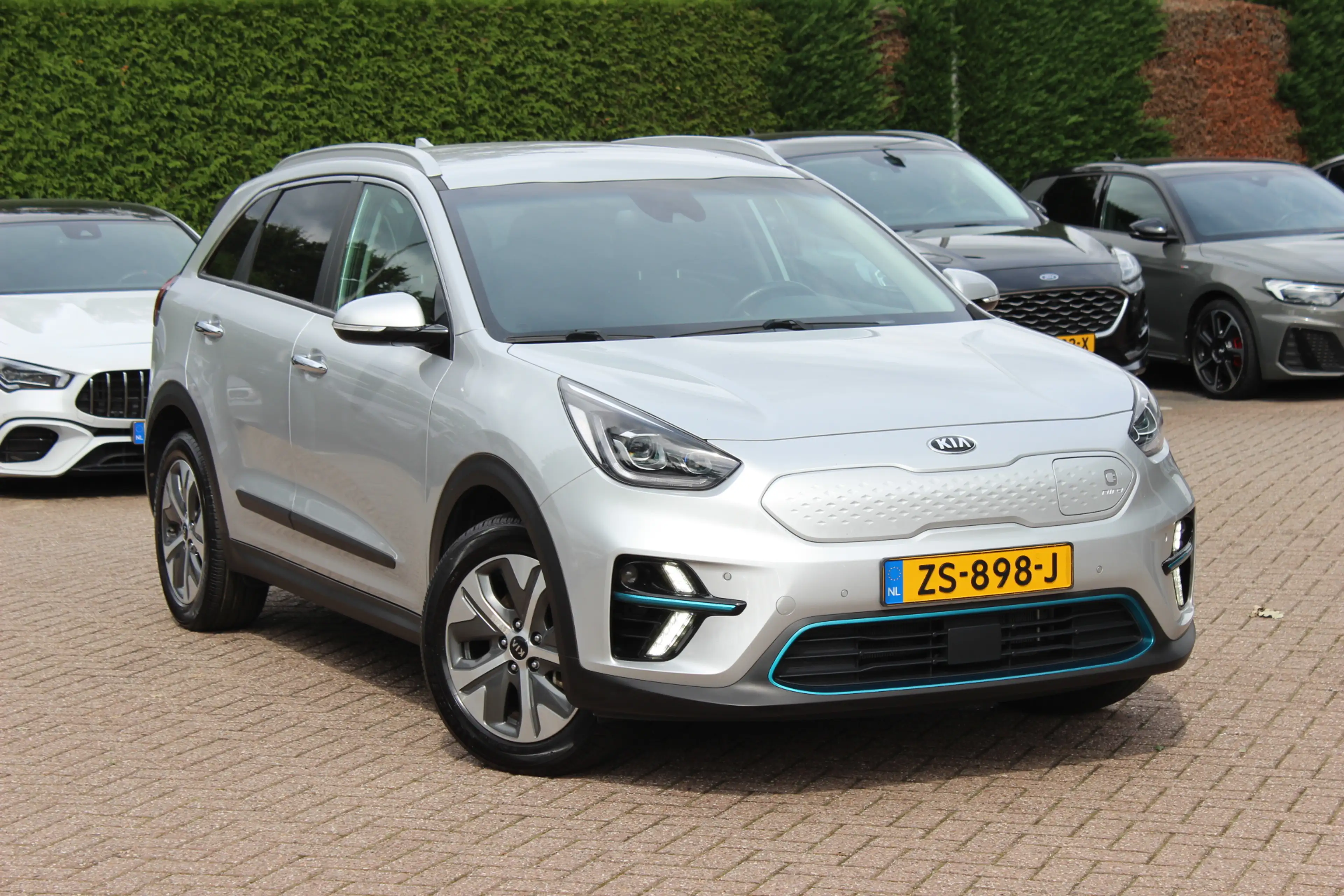 Kia e-Niro ExecutiveLine 64 kWh / Camera / Leder / Keyless / — photo 35