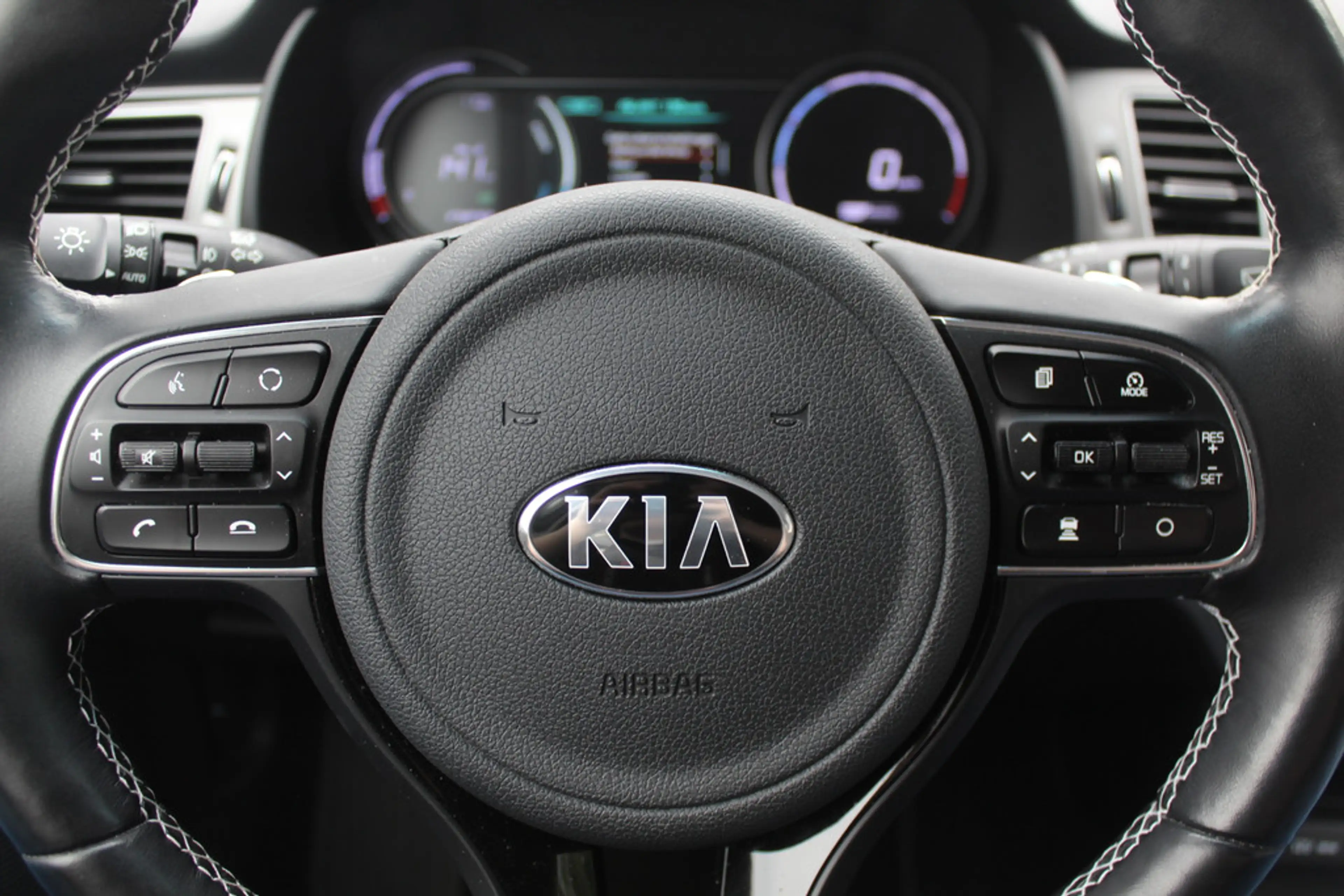 Kia e-Niro ExecutiveLine 64 kWh / Camera / Leder / Keyless / — photo 32