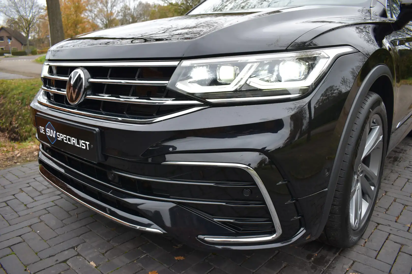 Volkswagen Tiguan 1.5 TSI R-Line '21 LEER, PANO, TREKH, ACC, NIEUWST Noir - 2