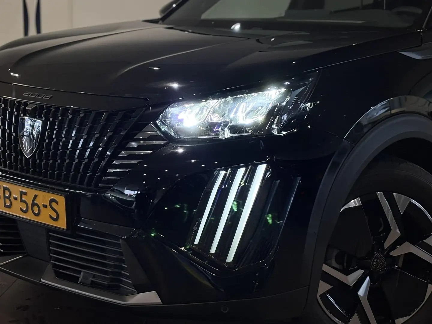 Peugeot 2008 Allure 1.2 Turbo 100pk | DODEHOEKBEW. | KEYLESS EN Noir - 2