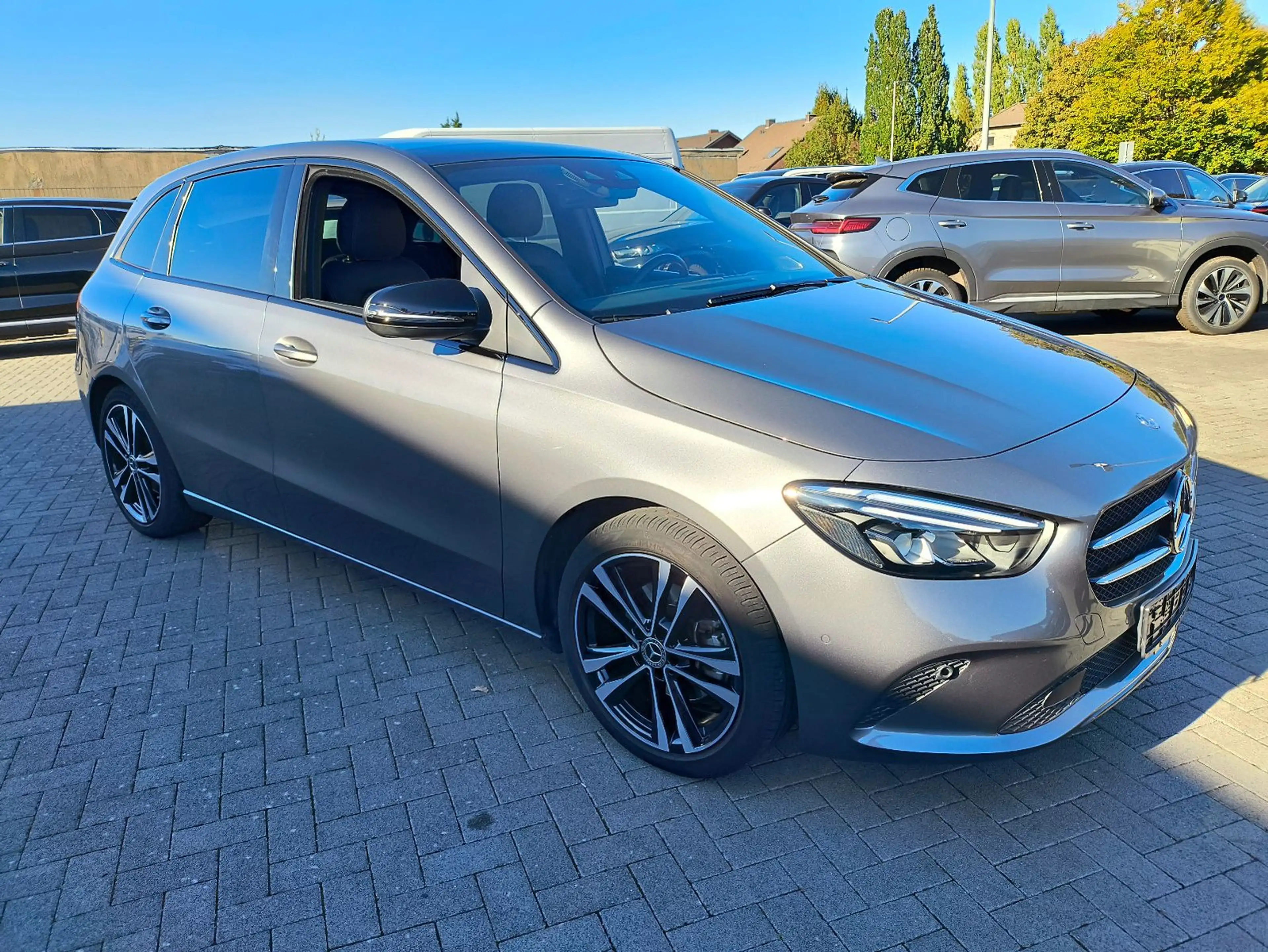 Mercedes-Benz B 200 2HAND,SCHEKHEFT,NAVI,TEMPOMAT,LEDER