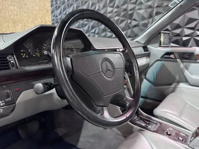 Mercedes-Benz CE 300 view 17