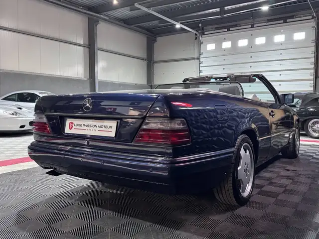 Mercedes-Benz CE 300 view 13