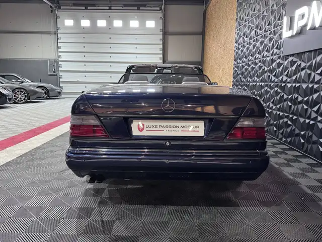 Mercedes-Benz CE 300 view 11