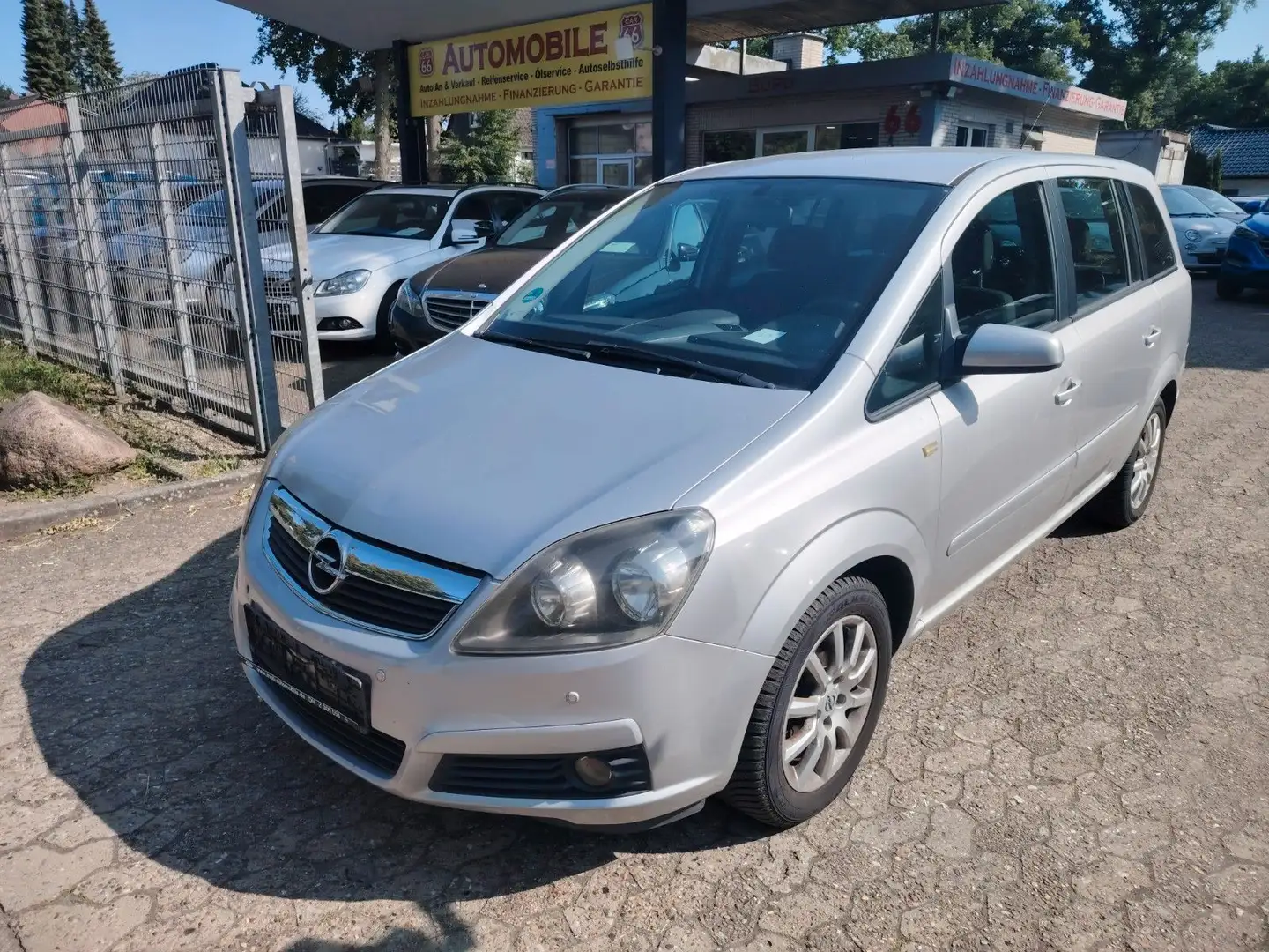 Opel Zafira 1.6 Twinport Edition / 7 Sitze / Klima / Plateado - 1