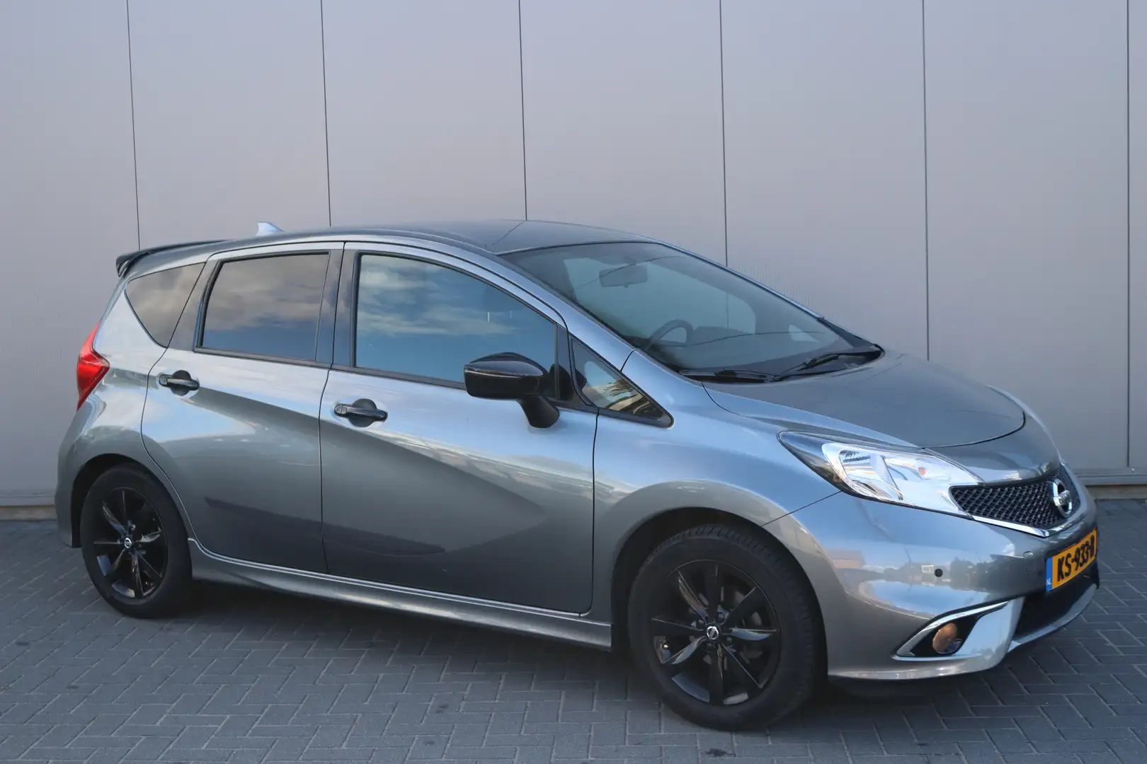 Nissan Note 1.2I 80PK Black Edition Navigatie/Cruise-control/B Grijs - 2