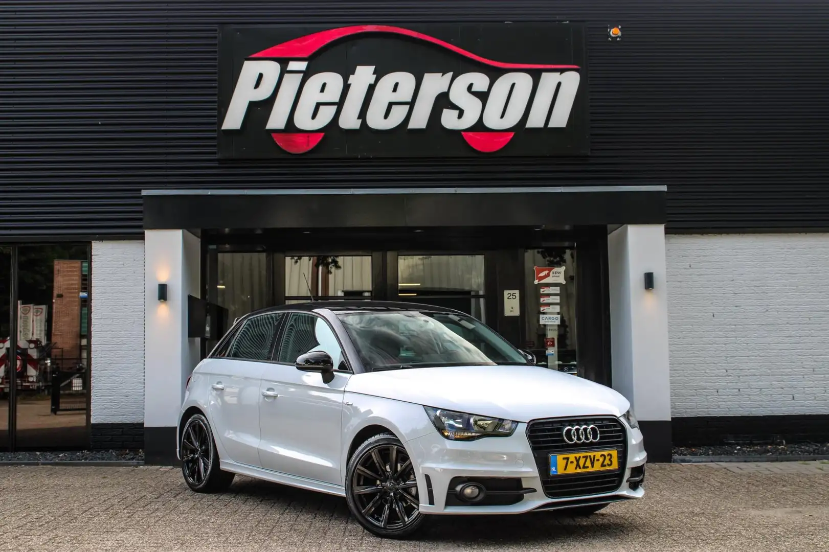 Audi A1 Sportback 1.2 TFSI NAP S-Line CRUISE NAVI AIRCO Wit - 1